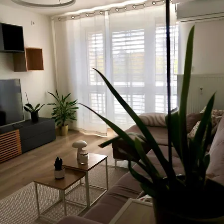 Διαμέρισμα Urbanido - Modern Near Center & Station *