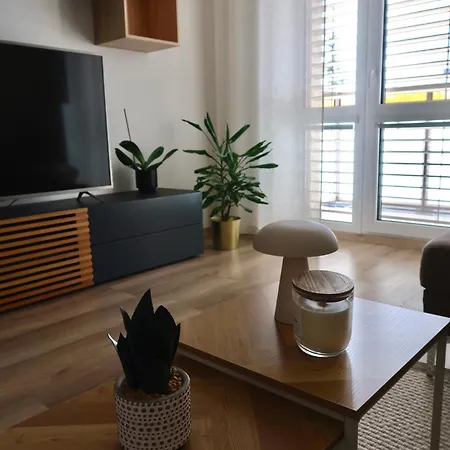 Urbanido - Modern Near Center & Station * Τρνάβα